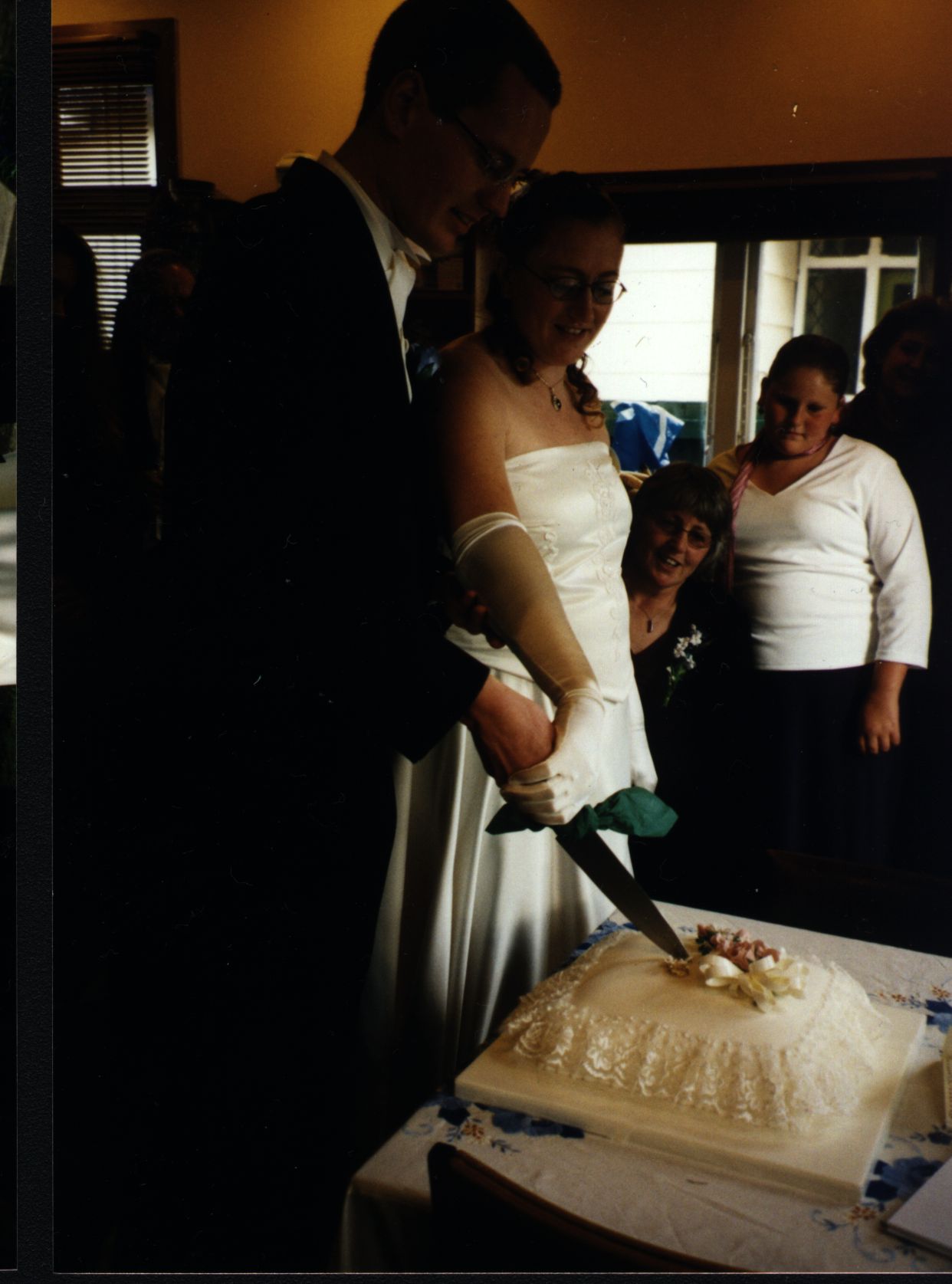 Wedding/katherine/Cutting the Cake.jpg